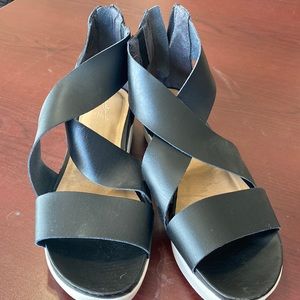 Black cross cross sandals